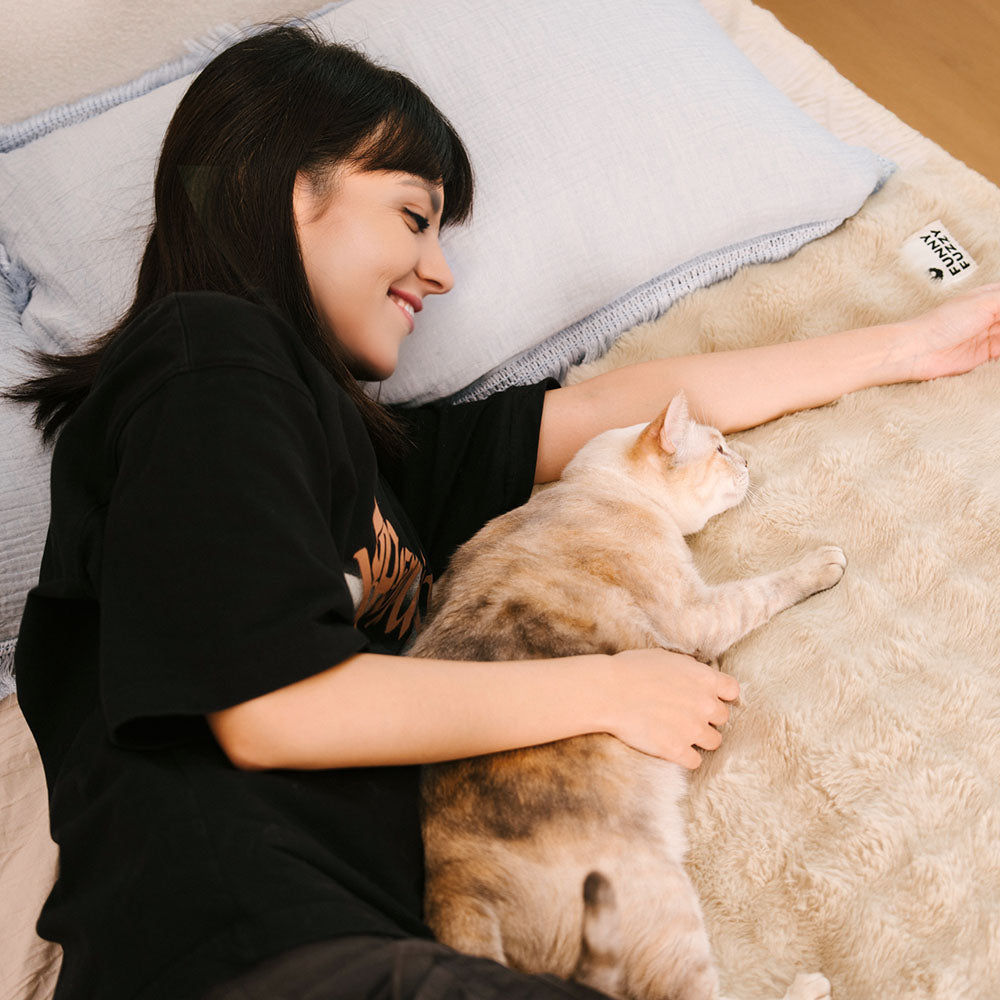 Cozy Plush Warm Washable and Portable Pet Mat - ThermoPad - Dog Beds detail view 11 | Petix pet supplies for dogs and cats
