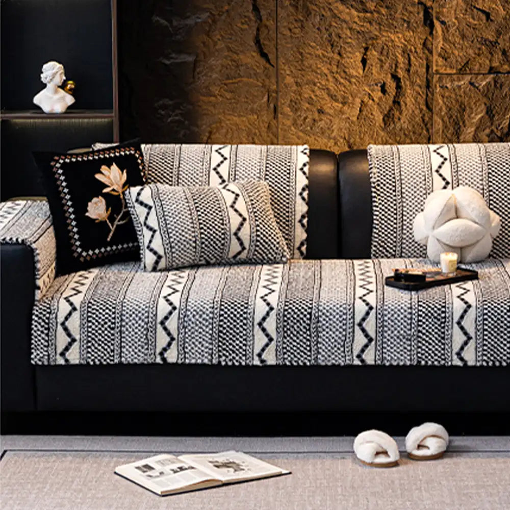 Classic Plaid Plush Scratch-Resistant Comfortable Non-Slip Couch Cove... detail view 3 | Petix pet supplies for dogs and cats