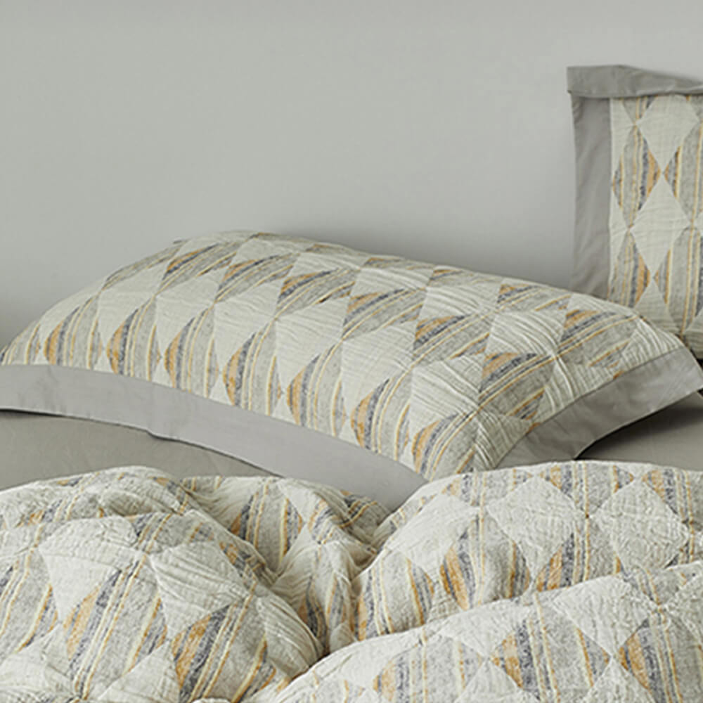 Diamond Jacquard Double-Layer Crinkled Cotton Bed Sheet Set – Bedding (view 3) | Petix pet supplies for dogs and cats