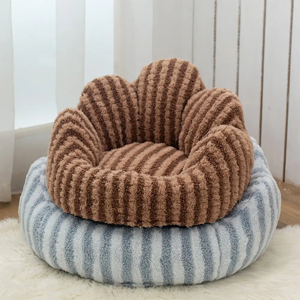Petal-Shaped Striped Plush Pet Sofa Bed – Dog Beds (view 15) | Petix pet supplies for dogs and cats