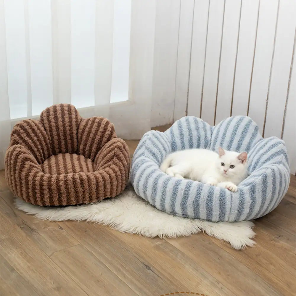 Petal-Shaped Striped Plush Pet Sofa Bed – Dog Beds (view 7) | Petix pet supplies for dogs and cats